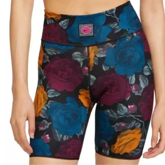NWT Nike Women's One Icon Clash 7" Mid-Rise Printed Training Short - Picture 1 of 8